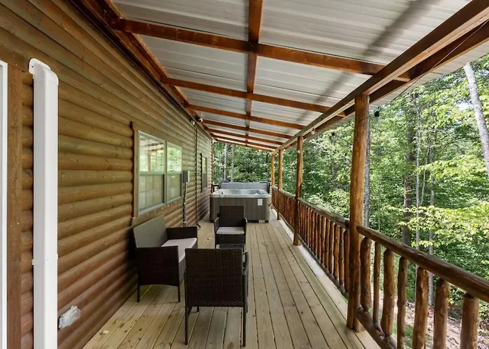 Private Cabin W King Bed And Private Hot Tub