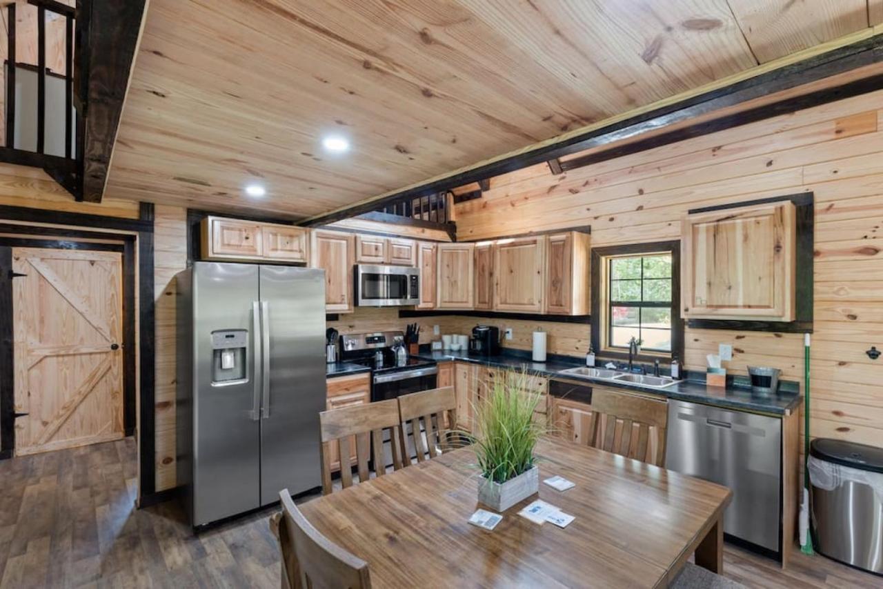 Private W King Bed And Private Hot Tub *