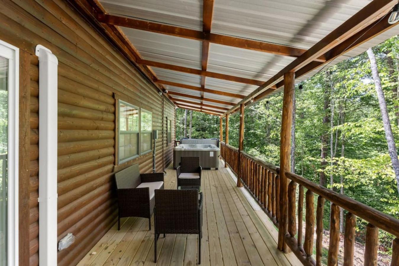 Private W King Bed And Private Hot Tub * Rogers