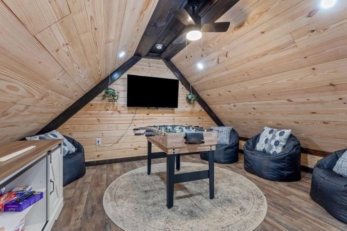 Private W King Bed And Private Hot Tub Rogers